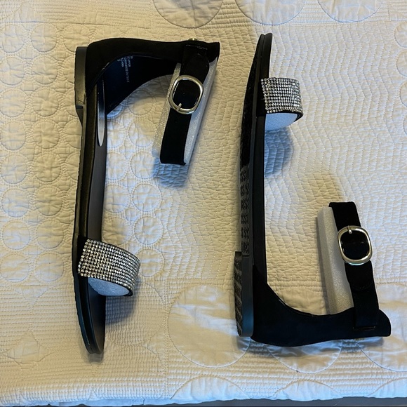 GUESS Nikki Double-Strap Flat Sandals NWOT Sz 8.5 - Picture 5 of 16